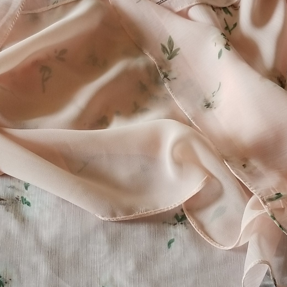 Charming Ruffle Top. - Picture 5 of 5